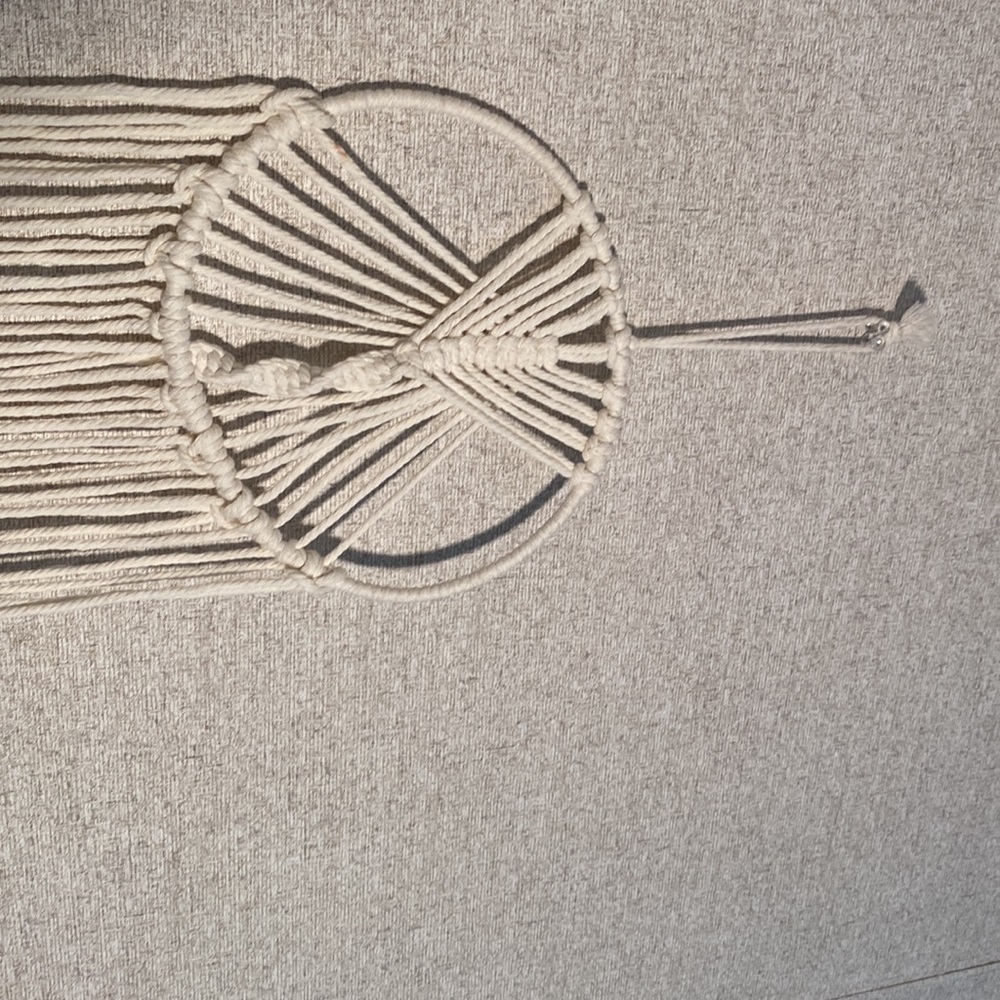 Macrame wall hanging - Picture 3 of 3